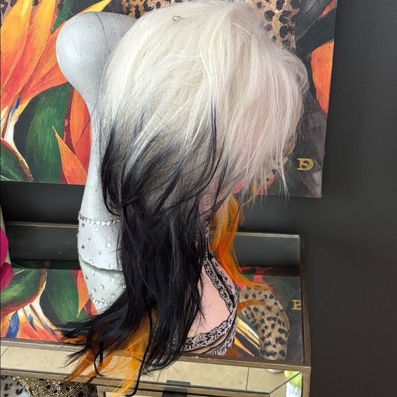 2 Wigs - Picture 9 of 11